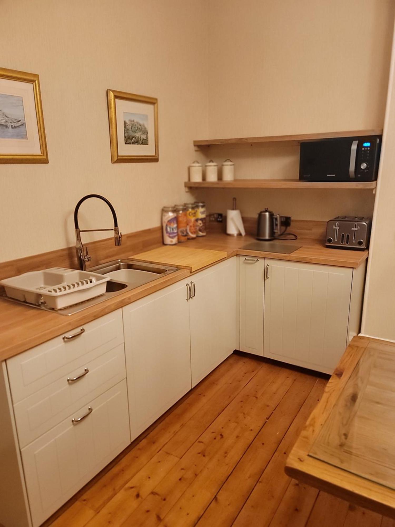 3 Bedroom Villa Attached To Host Home Free Parking Пърт Екстериор снимка