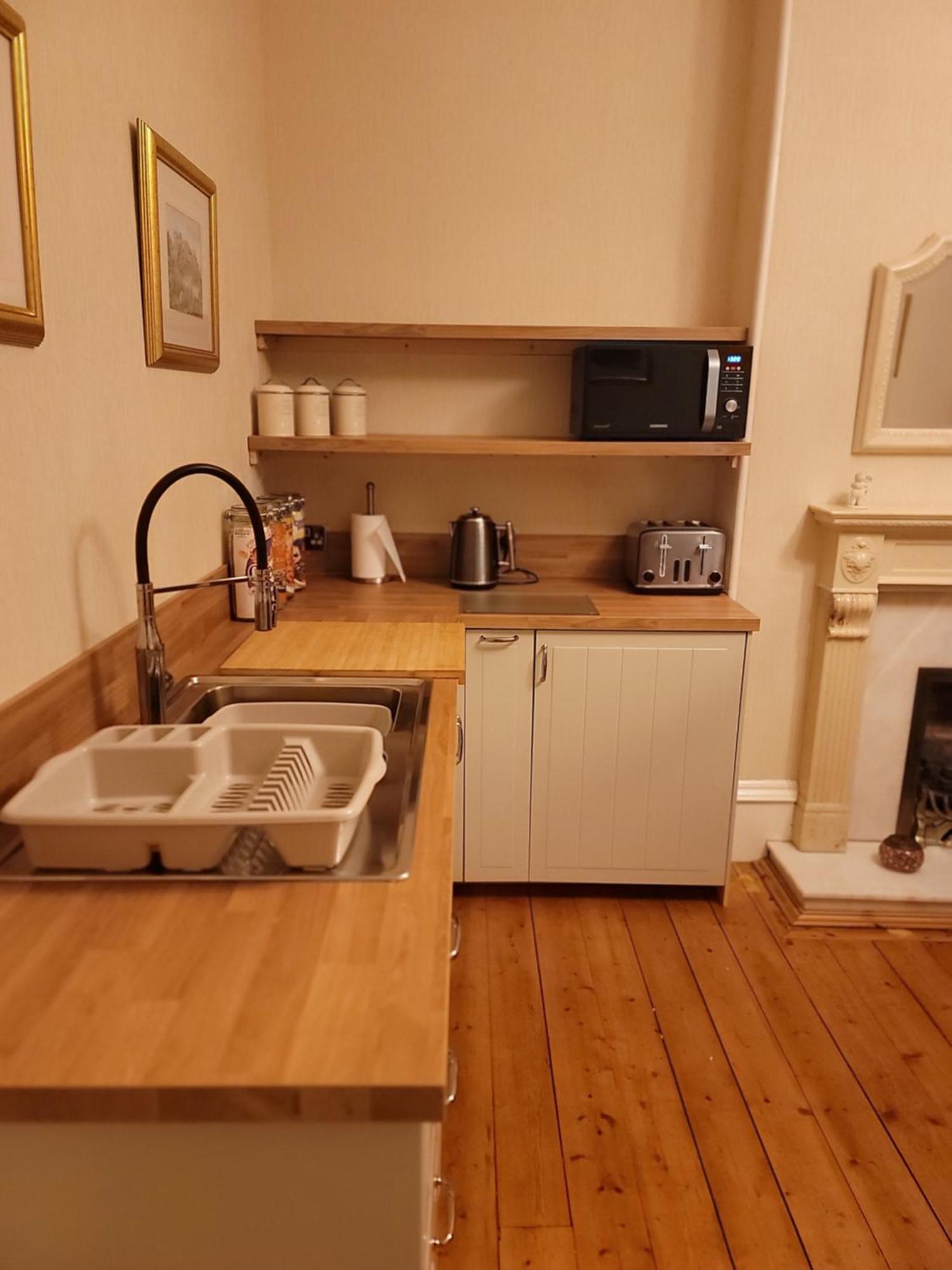 3 Bedroom Villa Attached To Host Home Free Parking Пърт Екстериор снимка