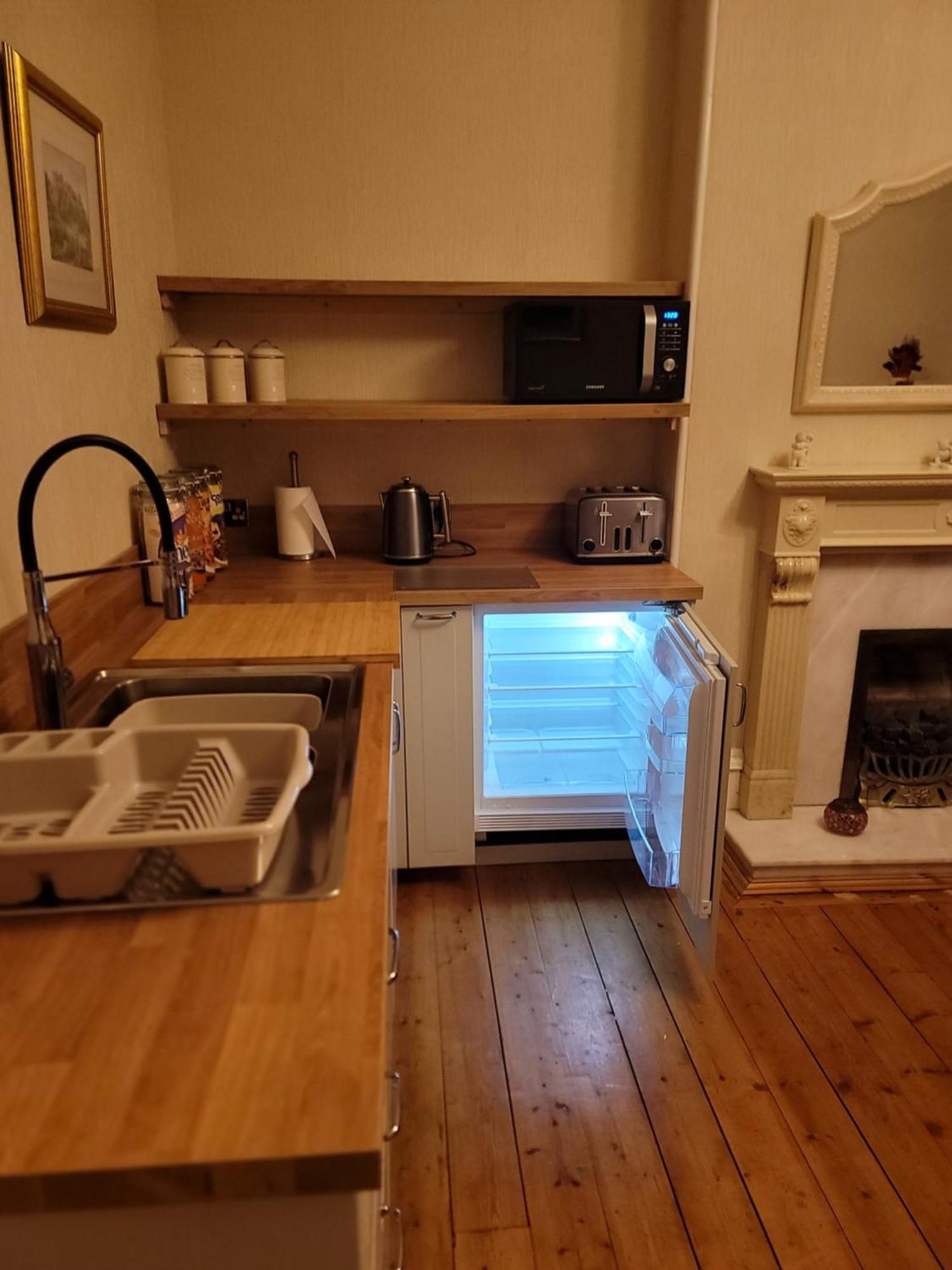 3 Bedroom Villa Attached To Host Home Free Parking Пърт Екстериор снимка